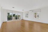 https://images.listonce.com.au/custom/160x/listings/30589-beach-st-port-melbourne-vic-3207/187/01985187_img_06.jpg?Yz7QwMmntmE