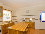 https://images.listonce.com.au/custom/160x/listings/306-pakington-street-newtown-vic-3220/576/01699576_img_07.jpg?cKhwsbl8UPo