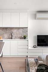 https://images.listonce.com.au/custom/160x/listings/30639-racecourse-road-north-melbourne-vic-3051/098/01934098_img_05.jpg?WBcF7r9SENU