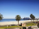 https://images.listonce.com.au/custom/160x/listings/30665-beach-street-port-melbourne-vic-3207/615/01087615_img_10.jpg?-hijco0l4P0