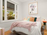 https://images.listonce.com.au/custom/160x/listings/308-esplanade-east-port-melbourne-vic-3207/021/01090021_img_03.jpg?1LgjJwrTm00