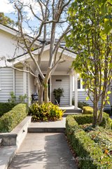 https://images.listonce.com.au/custom/160x/listings/31-adeney-avenue-kew-vic-3101/437/01691437_img_22.jpg?7y4oatZdqcw