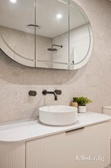 https://images.listonce.com.au/custom/160x/listings/31-bambra-street-croydon-vic-3136/812/01970812_img_10.jpg?2WIrJU2CNFY