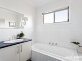 https://images.listonce.com.au/custom/160x/listings/31-basil-street-newport-vic-3015/447/01203447_img_08.jpg?er2qoHVPY_8