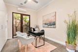 https://images.listonce.com.au/custom/160x/listings/31-bournian-avenue-strathmore-vic-3041/655/00998655_img_10.jpg?wOO5_8-qs00