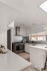 https://images.listonce.com.au/custom/160x/listings/31-cabernet-crescent-bundoora-vic-3083/546/01893546_img_07.jpg?6e469fapoxI