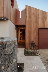 https://images.listonce.com.au/custom/160x/listings/31-fairfield-road-fairfield-vic-3078/484/01990484_img_02.jpg?h5SOEli4ldk
