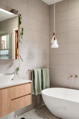 https://images.listonce.com.au/custom/160x/listings/31-gray-street-clifton-hill-vic-3068/099/01692099_img_20.jpg?Wy90e92GVBE