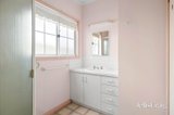 https://images.listonce.com.au/custom/160x/listings/31-king-street-daylesford-vic-3460/615/01985615_img_06.jpg?sH_2j5YwrJE
