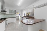 https://images.listonce.com.au/custom/160x/listings/31-leyland-road-mount-waverley-vic-3149/776/01718776_img_08.jpg?YBCoqeTSljM