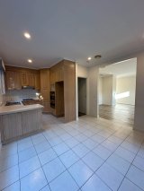https://images.listonce.com.au/custom/160x/listings/31-mernda-avenue-carnegie-vic-3163/553/01811553_img_08.jpg?I4OCPKGUcT4