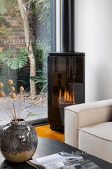 https://images.listonce.com.au/custom/160x/listings/31-quarrion-lane-northcote-vic-3070/994/01720994_img_04.jpg?y0BDpGTtB9c