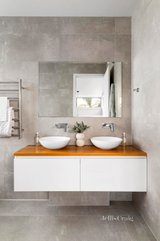 https://images.listonce.com.au/custom/160x/listings/31-quarrion-lane-northcote-vic-3070/994/01720994_img_14.jpg?Gk_C3UizTck