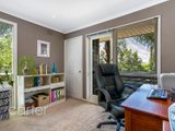 https://images.listonce.com.au/custom/160x/listings/31-rolloway-rise-chirnside-park-vic-3116/162/00621162_img_06.jpg?CqjNgGEgwlQ