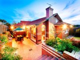 https://images.listonce.com.au/custom/160x/listings/31-yongala-street-balwyn-vic-3103/082/01685082_img_10.jpg?df1BwvKKUTA
