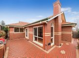 https://images.listonce.com.au/custom/160x/listings/31-yongala-street-balwyn-vic-3103/626/01733626_img_05.jpg?90Em33jOCSw