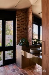 https://images.listonce.com.au/custom/160x/listings/310-reynolds-road-research-vic-3095/308/01991308_img_16.jpg?5wk98hCqADA