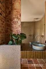 https://images.listonce.com.au/custom/160x/listings/310-reynolds-road-research-vic-3095/308/01991308_img_17.jpg?kTeO_tKoTdA