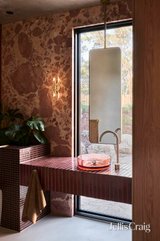 https://images.listonce.com.au/custom/160x/listings/310-reynolds-road-research-vic-3095/308/01991308_img_19.jpg?4iVRBh_MSWs