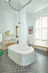 https://images.listonce.com.au/custom/160x/listings/310129-fitzroy-street-st-kilda-vic-3182/714/01773714_img_08.jpg?MlmsgradUrA