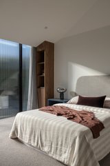 https://images.listonce.com.au/custom/160x/listings/3103-brougham-street-kew-vic-3101/060/01765060_img_08.jpg?qC9mDtH7nQY