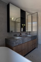 https://images.listonce.com.au/custom/160x/listings/3103-brougham-street-kew-vic-3101/060/01765060_img_11.jpg?8-J-x67IJhs