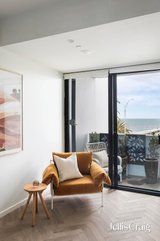 https://images.listonce.com.au/custom/160x/listings/311-beach-street-port-melbourne-vic-3207/063/01812063_img_07.jpg?AA2vsqTG4l8