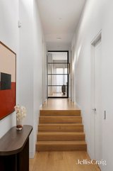 https://images.listonce.com.au/custom/160x/listings/3118-locksley-road-eaglemont-vic-3084/955/01739955_img_16.jpg?yJJObi9qH18