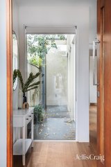 https://images.listonce.com.au/custom/160x/listings/313-beavis-street-elsternwick-vic-3185/212/01811212_img_02.jpg?qKeFncit4hg