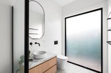 https://images.listonce.com.au/custom/160x/listings/313-douglas-parade-newport-vic-3015/423/01408423_img_12.jpg?yaFDrx1rv6w