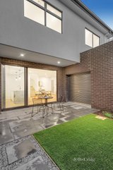 https://images.listonce.com.au/custom/160x/listings/314-elvie-street-doncaster-east-vic-3109/638/01267638_img_08.jpg?Qiyvuw6Lbew