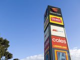 https://images.listonce.com.au/custom/160x/listings/314-rymill-court-altona-north-vic-3025/853/01203853_img_09.jpg?CheGqsvLkZA
