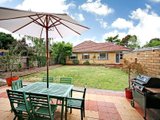 https://images.listonce.com.au/custom/160x/listings/318-belmore-road-balwyn-vic-3103/923/01683923_img_08.jpg?dsGs8LOdhN0