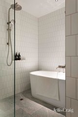https://images.listonce.com.au/custom/160x/listings/31a-bedford-street-collingwood-vic-3066/098/01771098_img_14.jpg?FqD3phQerL8
