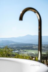 https://images.listonce.com.au/custom/160x/listings/31a-maddens-lane-gruyere-vic-3770/821/01691821_img_12.jpg?gbVjAfhsxwE