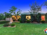 https://images.listonce.com.au/custom/160x/listings/32-autumn-grove-mooroolbark-vic-3138/870/01524870_img_03.jpg?J9UIrsFe63o