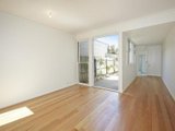 https://images.listonce.com.au/custom/160x/listings/32-barrett-street-albert-park-vic-3206/974/01784974_img_04.jpg?p-f819VRBro