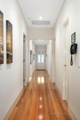 https://images.listonce.com.au/custom/160x/listings/32-campbell-street-bentleigh-vic-3204/091/00837091_img_06.jpg?ynfdbZ9P0rg