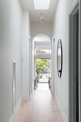 https://images.listonce.com.au/custom/160x/listings/32-christmas-street-northcote-vic-3070/628/01090628_img_20.jpg?aCXVAVvh-UM