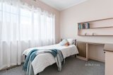 https://images.listonce.com.au/custom/160x/listings/32-glenview-road-strathmore-vic-3041/671/01425671_img_13.jpg?himBxKe2X_w