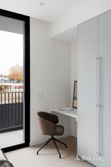 https://images.listonce.com.au/custom/160x/listings/32-kennedy-ave-richmond-vic-3121/180/01989180_img_13.jpg?FD0jgyvj8PQ