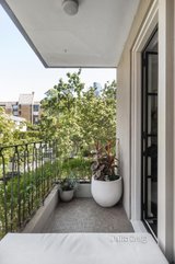 https://images.listonce.com.au/custom/160x/listings/32-kensington-road-south-yarra-vic-3141/351/01486351_img_09.jpg?7AZoecCoS0M