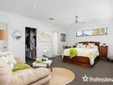 https://images.listonce.com.au/custom/160x/listings/32-larnook-crescent-mooroolbark-vic-3138/497/01526497_img_15.jpg?IWkaZtAP2rI