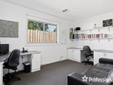 https://images.listonce.com.au/custom/160x/listings/32-larnook-crescent-mooroolbark-vic-3138/497/01526497_img_17.jpg?J_QebIBKfx8