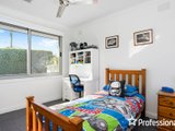 https://images.listonce.com.au/custom/160x/listings/32-larnook-crescent-mooroolbark-vic-3138/497/01526497_img_18.jpg?gFtvVUoTz3k