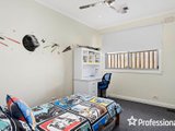 https://images.listonce.com.au/custom/160x/listings/32-larnook-crescent-mooroolbark-vic-3138/497/01526497_img_19.jpg?2cK_vlfBFJc