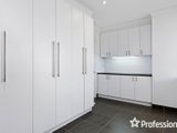 https://images.listonce.com.au/custom/160x/listings/32-larnook-crescent-mooroolbark-vic-3138/497/01526497_img_22.jpg?E7jG-IYIxyQ