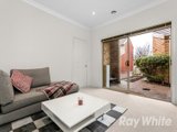 https://images.listonce.com.au/custom/160x/listings/32-mckelvie-court-glen-waverley-vic-3150/162/01661162_img_04.jpg?j6twaVd7O-M