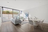 https://images.listonce.com.au/custom/160x/listings/32-mercer-rd-armadale-vic-3143/949/01724949_img_14.jpg?v6CvW24-bPk