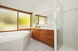 https://images.listonce.com.au/custom/160x/listings/32-piccadilly-court-greenvale-vic-3059/347/00502347_img_08.jpg?MjtxLaxDYBI